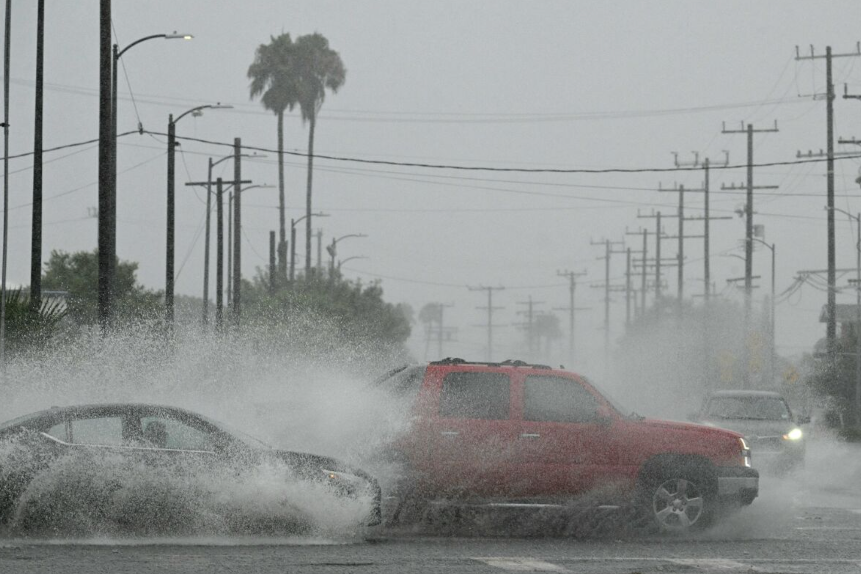 Mưa lớn do bão Hilary, ở phía nam Los Angeles, California, ngày 20.8.2023. Ảnh: AFP