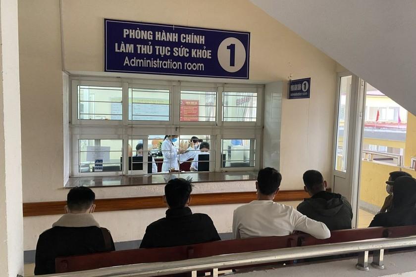 con-nhieu-bat-cap-trong-viec-cap-giay-chung-suc-khoe-lai-xe-anh-benh-vien-da-khoa-ha-tinh-7237.jpeg (840×560)