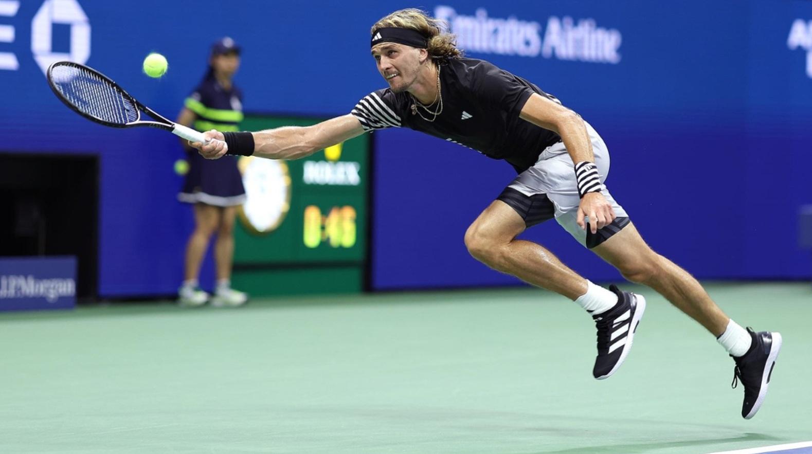 Alexander Zverev rất cố gắng nhưng cũng không thể cản Alcaraz. Ảnh: US Open