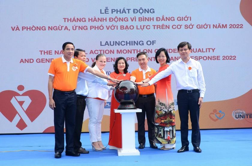 dai-bieu-cac-bo-nganh-tai-le-phat-dong-thang-hanh-dong-vi-binh-dang-gioi-nam-2022-9874.jpg (840×556)