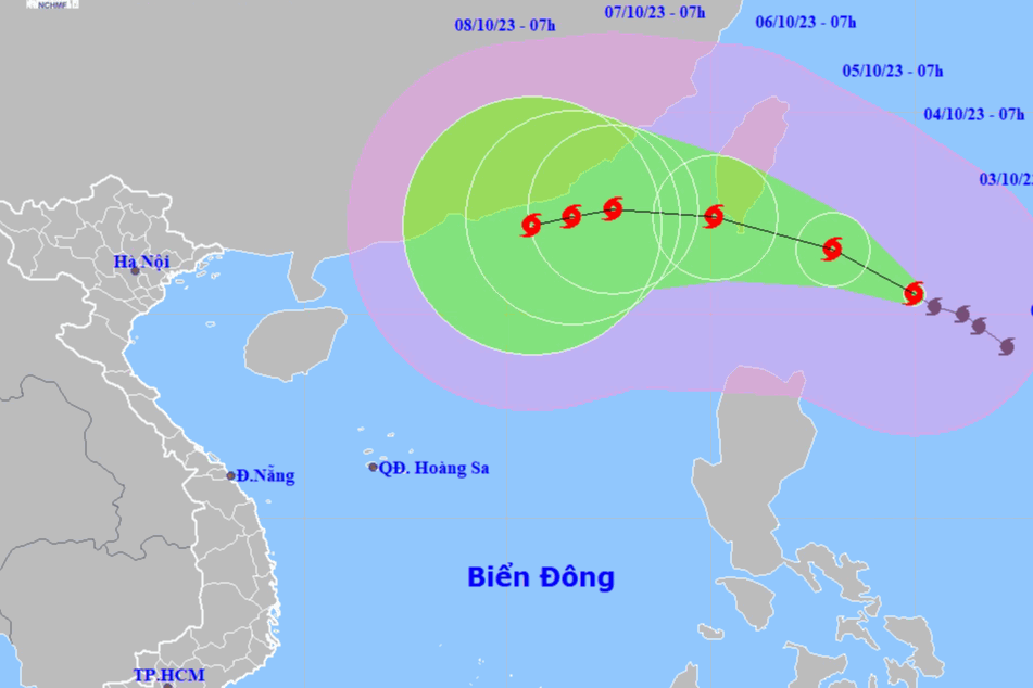 Bão Koinu giật trên cấp 17 sắp vào Biển Đông, biển động dữ dội - Ảnh 1.