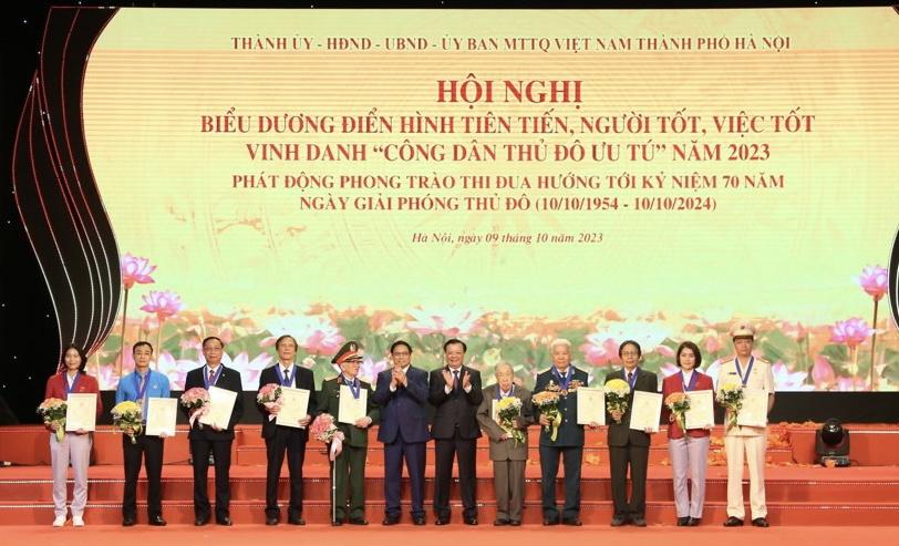 Vinh danh 10 Công dân Thủ đô ưu tú và "Người tốt, việc tốt" tiêu biểu