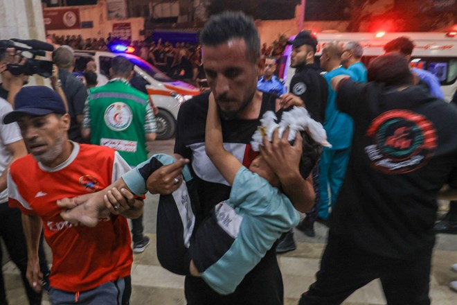 Tấn công bệnh viện ở Gaza, hàng trăm người chết