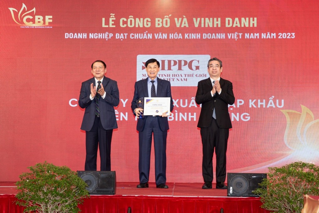 Ông Johnathan Hạnh Nguyễn và tập đoàn IPPG được vinh danh “Doanh nghiệp đạt chuẩn Văn hoá kinh doanh Việt Nam” năm 2023