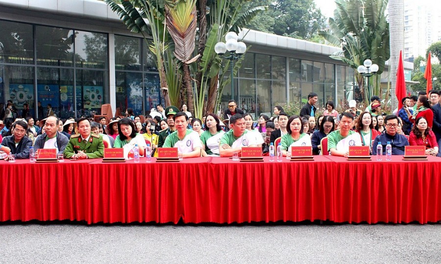 Lãnh đạo TP Móng Cái (Việt Nam) và lãnh đạo TP Đông Hưng (Trung Quốc) tham dự chạy giao lưu hữu nghị