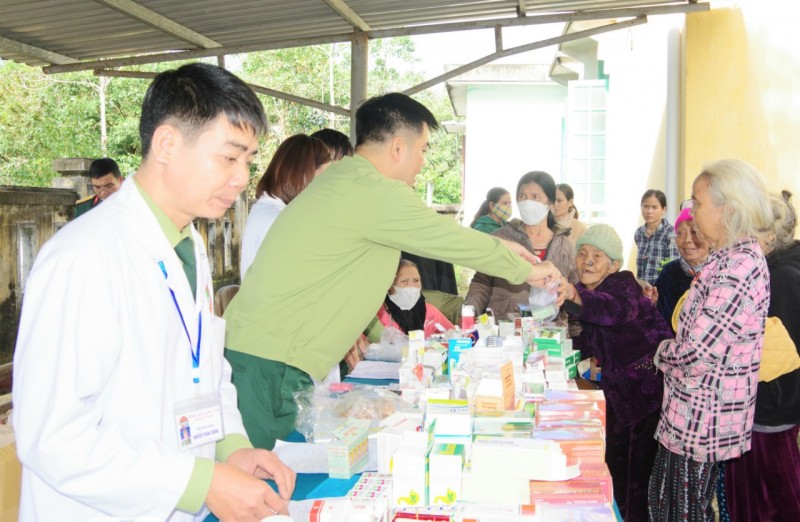 Thừa Thiên Huế: Khám, phát thuốc miễn phí cho bà con dân tộc thiểu số Thừa Thiên Huế: Khám, phát thuốc miễn phí cho bà con dân tộc thiểu số
