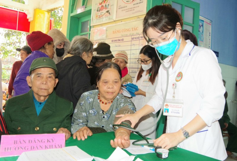 Thừa Thiên Huế: Khám, phát thuốc miễn phí cho bà con dân tộc thiểu số Thừa Thiên Huế: Khám, phát thuốc miễn phí cho bà con dân tộc thiểu số
