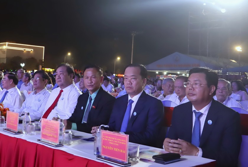 Các đại biểu tham dự lễ khai mạc Festival Tôm Cà Mau 2023.