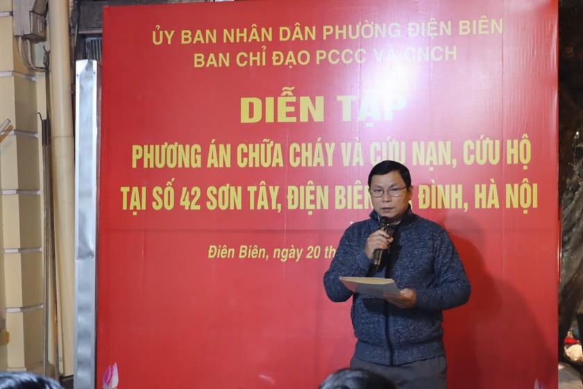 Phó Chủ tịch UBND phường Điện Biên Nguyễn Xuân Minh khai mạc buổi diễn tập.