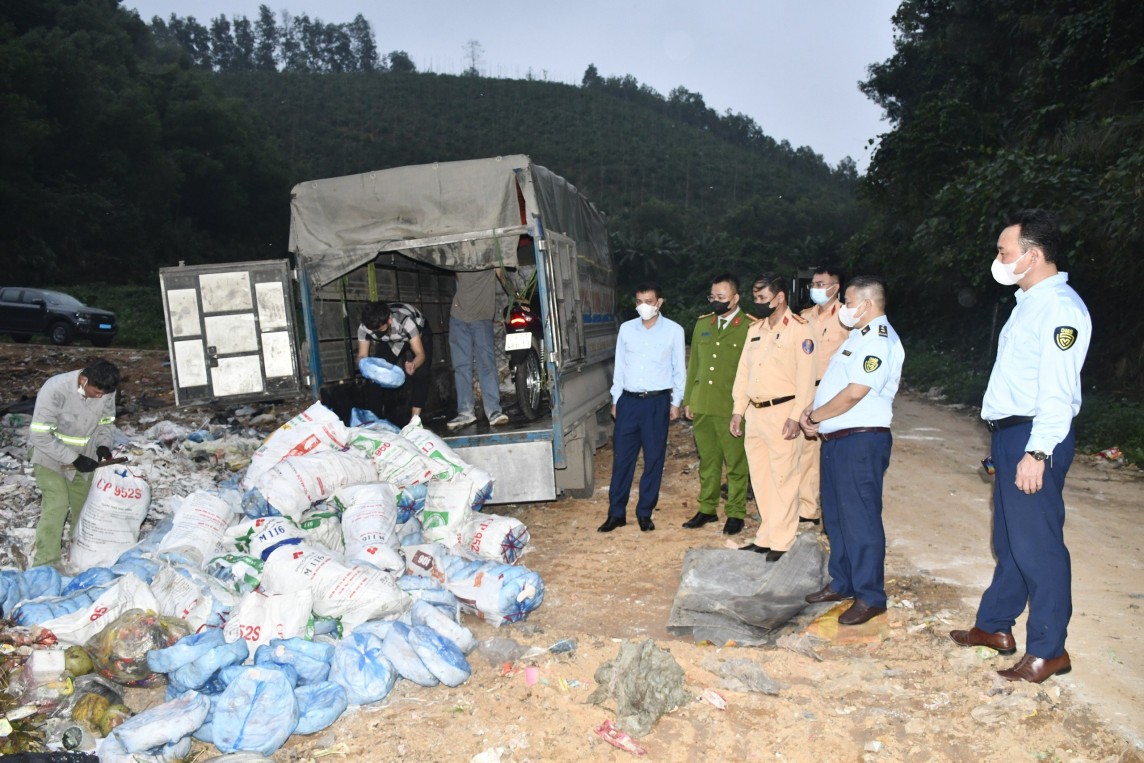 Tuyên Quang: Tiêu hủy 1.385 kg mỡ lợn hàng hóa không rõ nguồn gốc gây hại sức khỏe