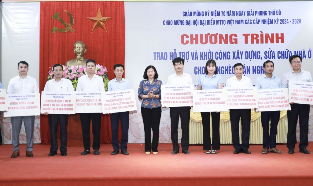 đồng chí Nguyễn Thị Tuyến, Ủy viên Ban Chấp hành Trung ương Đảng, Phó Bí thư Thường trực Thành uỷ Hà Nội