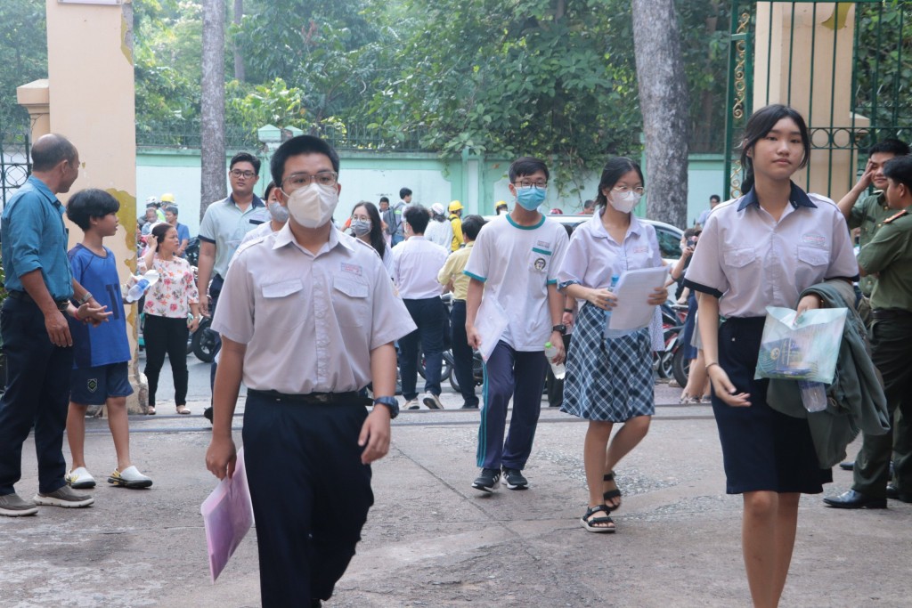 Ngay từ sớm, các thí sinh đã có mặt tại điểm thi