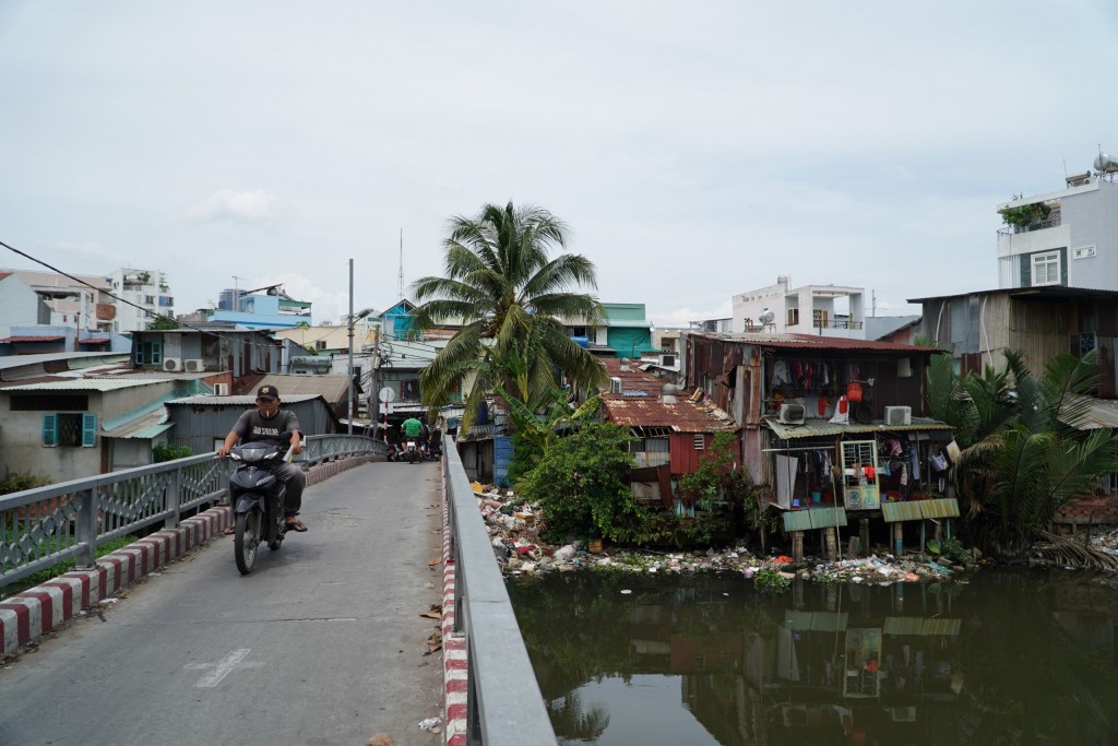 Thành phố có 2 dự án cải tạo, chỉnh trang, di dời nhà ven kênh rạch, được kỳ vọng mang lại hiệu quả lớn, với mục tiêu trong giai đoạn 2021-2025 di dời 6.500 căn.