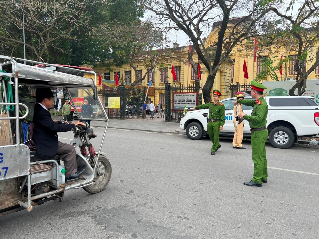 Tiềm ẩn nguy cơ tai nạn giao thông từ xe ba gác tự chế