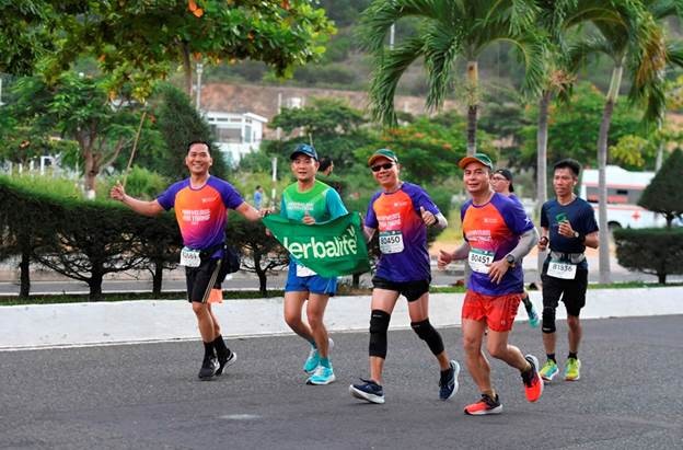 Ông Vũ Văn Thắng tại giải chạy VnExpress Marathon Nha Trang 2023