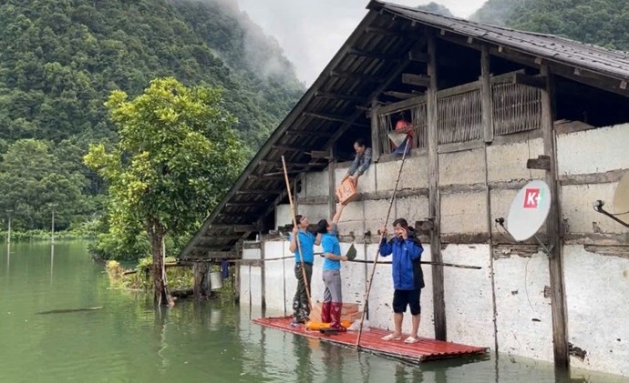 Liên đoàn Lao động Cao Bằng hỗ trợ người dân vùng lũ