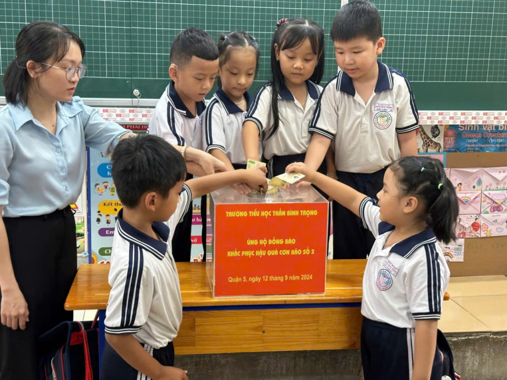 Tấm lòng học sinh TP Hồ Chí Minh hướng về miền bão, lũ