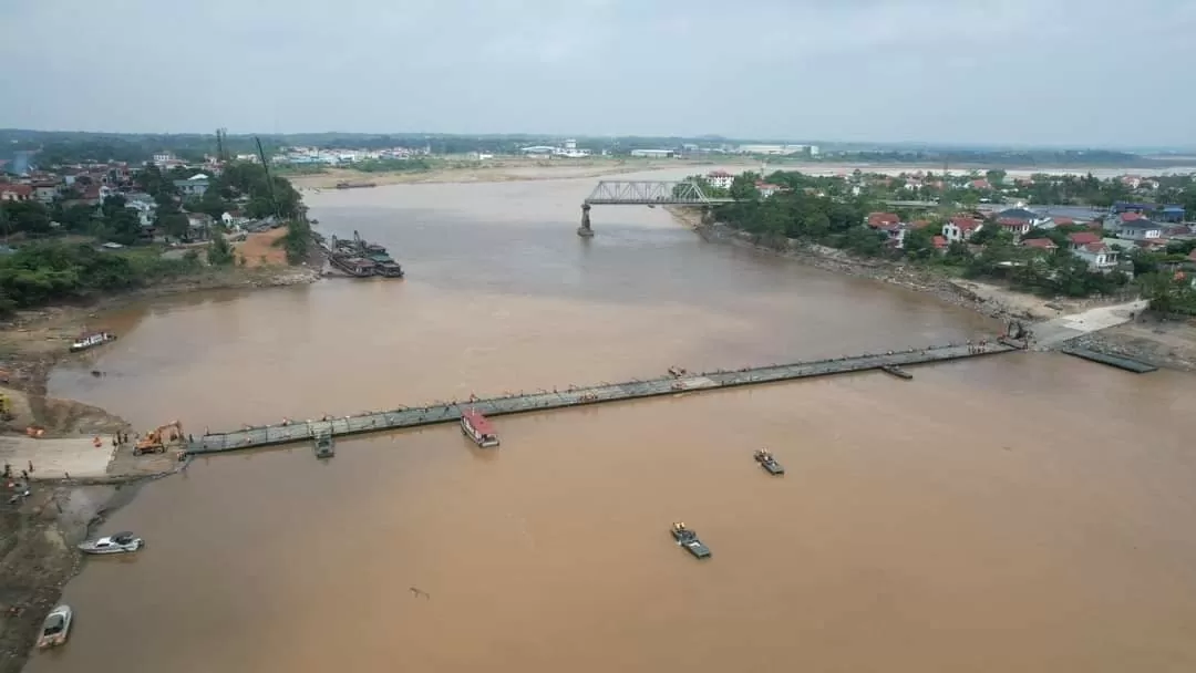 Phú Thọ: Thông xe cầu phao thay thế tạm thời cầu Phong Châu Phú Thọ: Thông xe cầu phao thay thế tạm thời cầu Phong Châu
