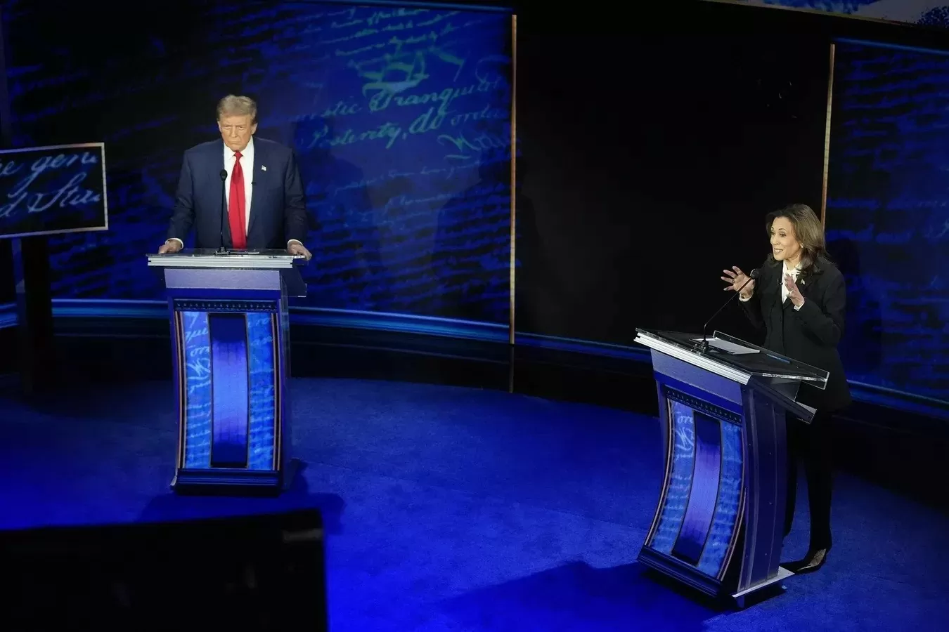 Bầu cử Tổng thống Mỹ: Bà Harris gây áp lực lớn lên ông Trump ở các bang chiến địa Bầu cử Tổng thống Mỹ: Bà Harris gây áp lực lớn lên ông Trump ở các bang chiến địa