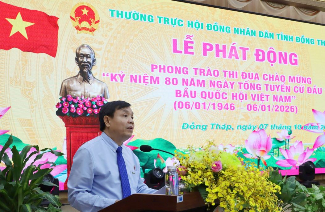 Ông Phan Văn Thắng - Phó Bí thư Thường trực Tỉnh ủy, Chủ tịch HĐND tỉnh Đồng Tháp phát động thi đua chào mừng Kỷ niệm 80 năm Ngày Tổng tuyển cử Quốc hội Việt Nam. Ảnh: Nguyệt Ánh