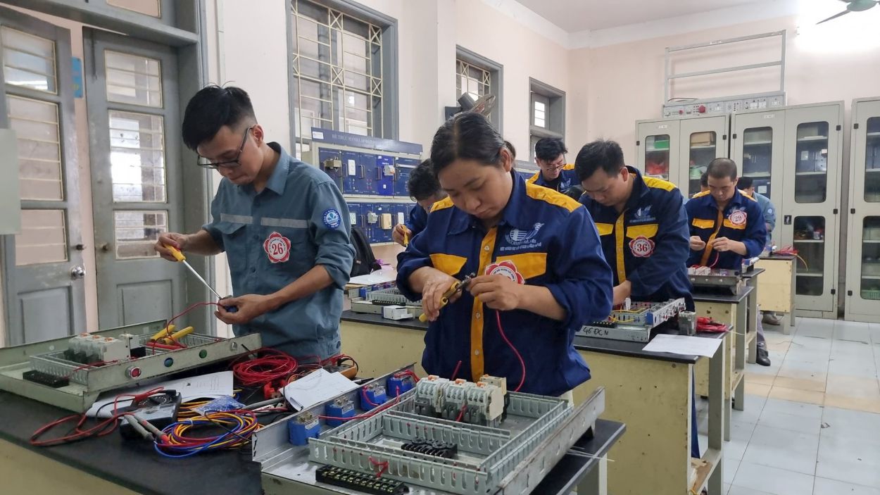 Thí sinh tham dự Hội thi thợ giỏi trong CNLĐ ngành Xây dựng Hà Nội năm 2024 do Công đoàn ngành Xây dựng Hà Nội phối hợp Sở Xây dựng tổ chức. Ảnh: Lê Thanh