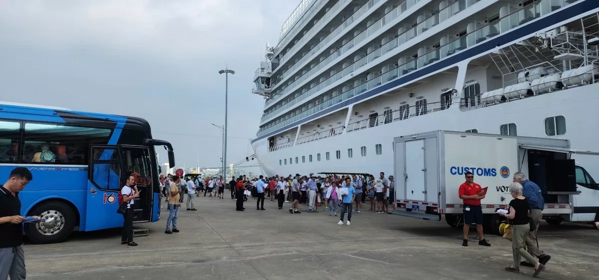 Quảng Ninh: Đón du khách quốc tế thứ 3 triệu trên tàu siêu sang Quảng Ninh: Đón du khách quốc tế thứ 3 triệu trên tàu siêu sang