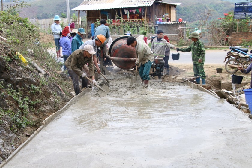 Phong trào làm đường giao thông nông thôn lan tỏa rộng khắp.