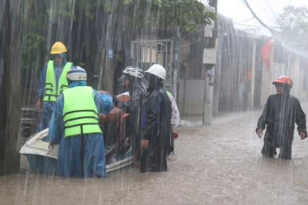 Khu vực rốn lũ đường Mẹ Suốt (phường Hòa Khánh Nam, quận Liên Chiểu) nhiều nhà đã ngập hơn 1m, nhiều hộ dân đã sơ tán từ sớm