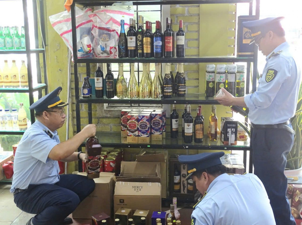 Quảng Trị: Mở đợt cao điểm chống buôn lậu, hàng giả dịp cuối năm Quảng Trị: Mở đợt cao điểm chống buôn lậu, hàng giả dịp cuối năm