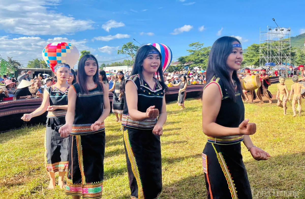 Khai mạc tuần lễ hoa dã quỳ - Núi lửa Chư Đang Ya năm 2024 ở Gia Lai Khai mạc tuần lễ hoa dã quỳ - Núi lửa Chư Đang Ya năm 2024 ở Gia Lai