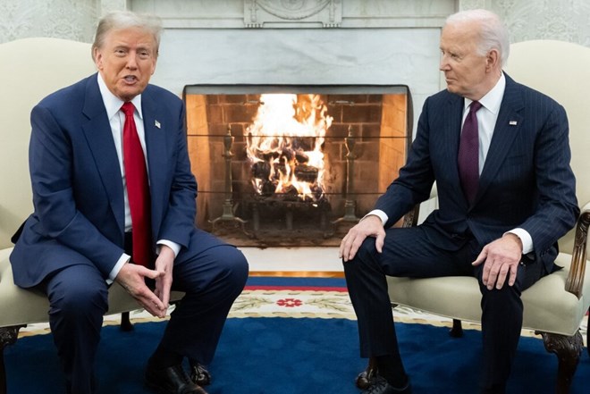 Ông Trump cảm ơn ông Biden tại Nhà Trắng