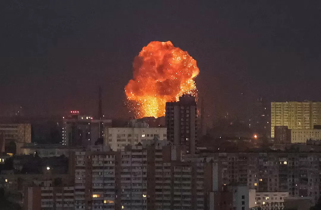 Nga không kích Kiev. Ảnh: Reuters Nga không kích Kiev. Ảnh: Reuters