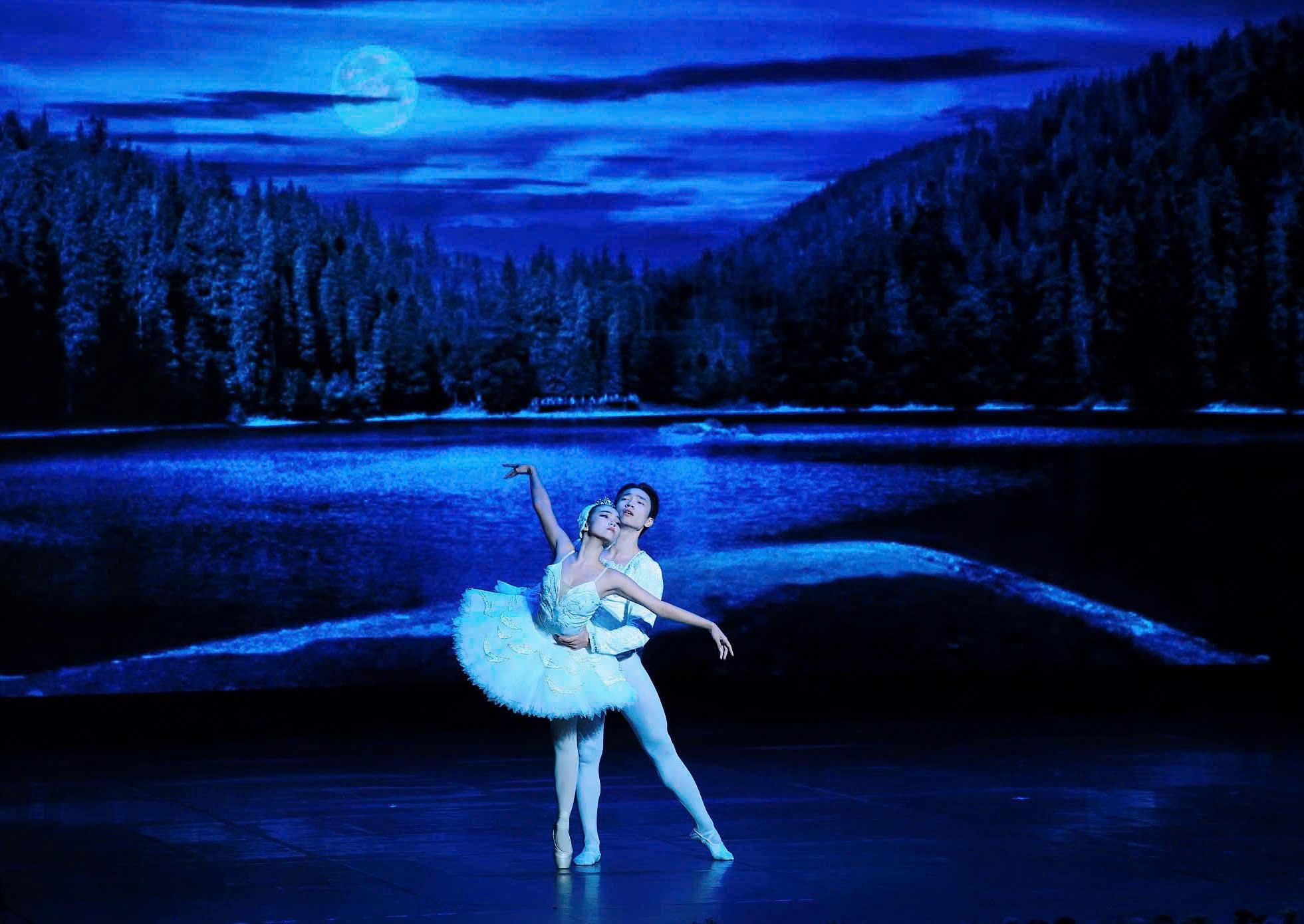 Tổng Bí thư Tô Lâm dự chương trình biểu diễn của Đoàn Nhà hát Ballet Quốc gia Cuba