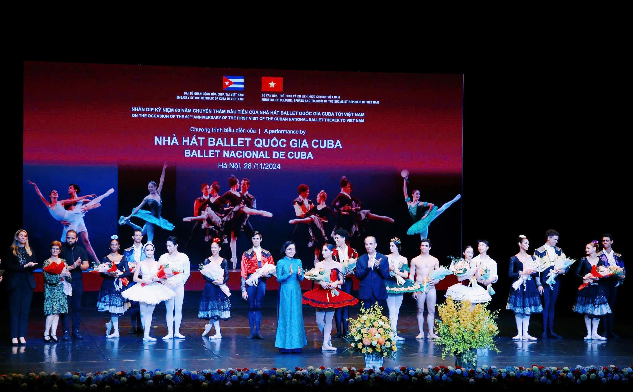 Tổng Bí thư Tô Lâm dự chương trình biểu diễn của Đoàn Nhà hát Ballet Quốc gia Cuba