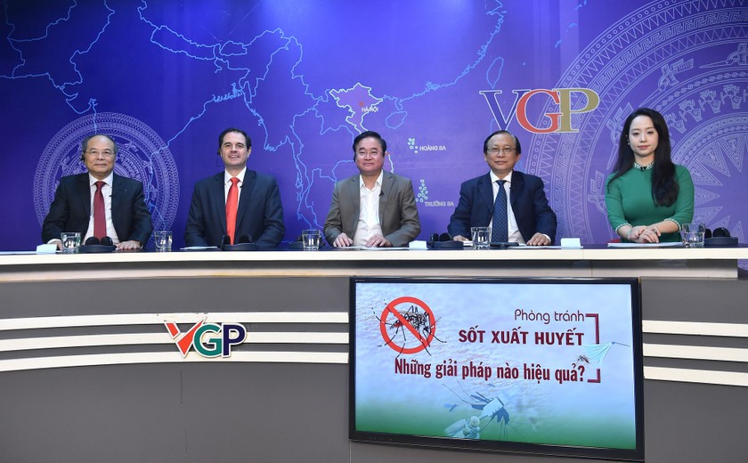 Các chuyên gia tham dự tọa đàm phòng tránh sốt xuất huyết
