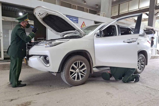 Kiểm soát chặt để ngăn hàng lậu, hàng cấm tuồn vào cửa khẩu