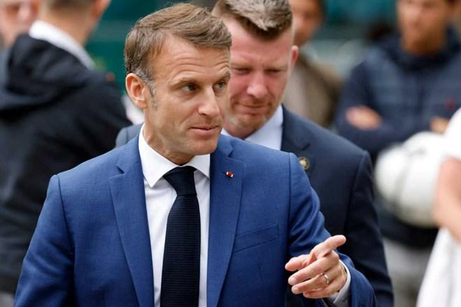 Tổng thống Pháp Emmanuel Macron rời phòng bỏ phiếu ở Le Touquet, Pháp, ngày 30.6.2024. Ảnh: AFP