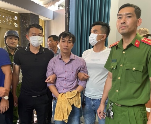 Cơ quan điều tra khám xét nhà của đối tượng Danh Sơn. Ảnh: CA ĐN