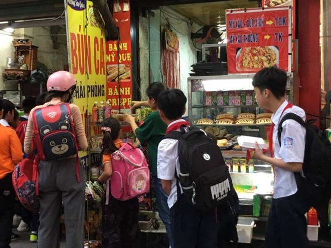 Mức phạt khi bán đồ ăn đường phố vi phạm an toàn thực phẩm