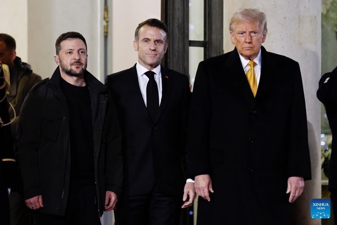 Ông Trump nói không bỏ rơi Ukraina, đề xuất EU điều quân