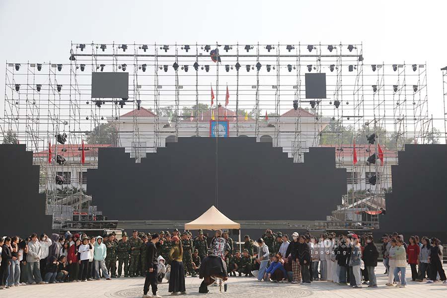 Sân khấu Lễ Bế mạc Năm du lịch quốc gia 2024 có quy mô hoành tráng.
