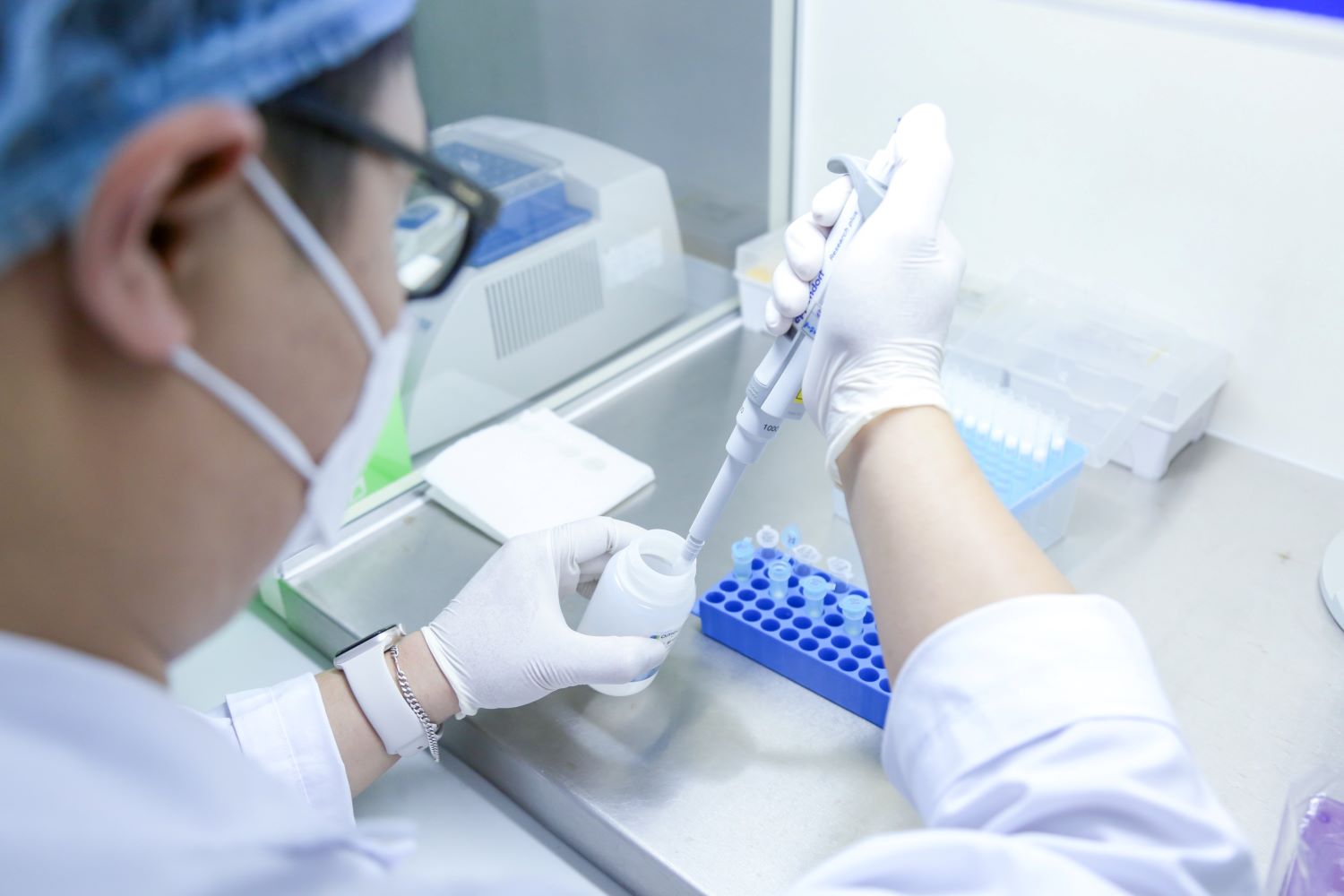 Vai trò của xét nghiệm HLA trong ghép tế bào gốc. Ảnh: Gia Thắng