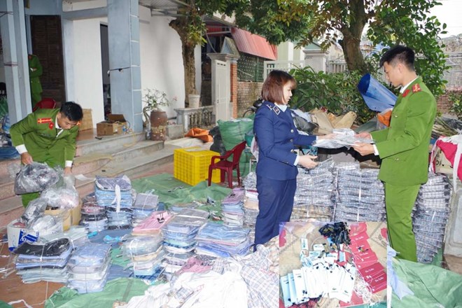 Khởi tố đối tượng nhận may giả hơn 1.500 áo sơ mi ở Hà Nam