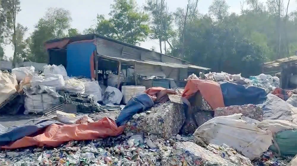 Hơn 7.700 tấn xỉ nhôm bị xả trái phép ra môi trường. Ảnh: Công an cung cấp
