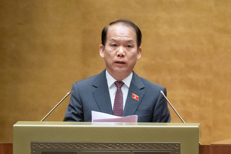 Ủy viên Ủy ban Thường vụ Quốc hội, Chủ nhiệm Ủy ban Pháp luật và Tư pháp Hoàng Thanh Tùng trình bày Báo cáo giải trình, tiếp thu, chỉnh lý dự thảo Luật Tổ chức chính quyền địa phương (sửa đổi). Ảnh Quochoi.vn