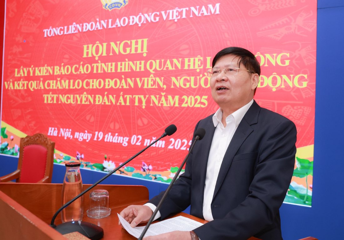 Ông Phó Chủ tịch Tổng Liên đoàn Lao động Việt Nam Phan Văn Anh phát biểu tại hội nghị. Ảnh: Hải Nguyễn