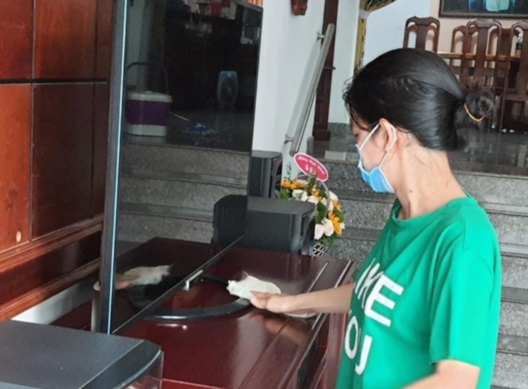 Lao động nữ lớn tuổi khó xin việc, nhiều người chấp nhận chuyển sang làm giúp việc gia đình. Ảnh: Thanh Xuân