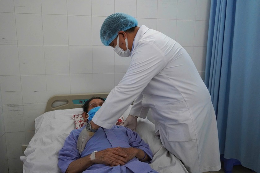 Cụ ông 99 tuổi ổn định sau phẫu thuật.