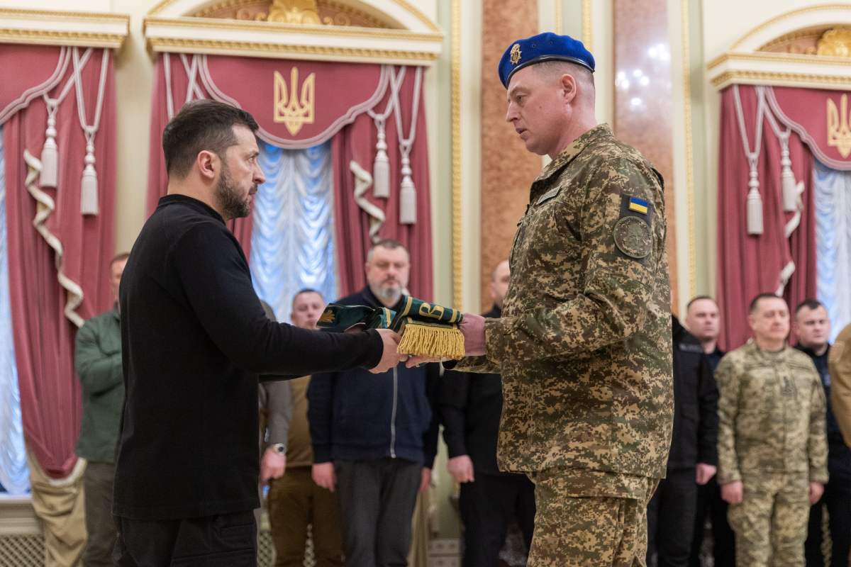 Tổng thống Zelensky cảm ơn quân nhân Ukraina, “gia đình của những người bảo vệ chúng tôi và tất cả những người ủng hộ Ukraina - cảm ơn các bạn đã giữ cho Ukraina tồn tại“. Ảnh: X/Tổng thống Ukraina