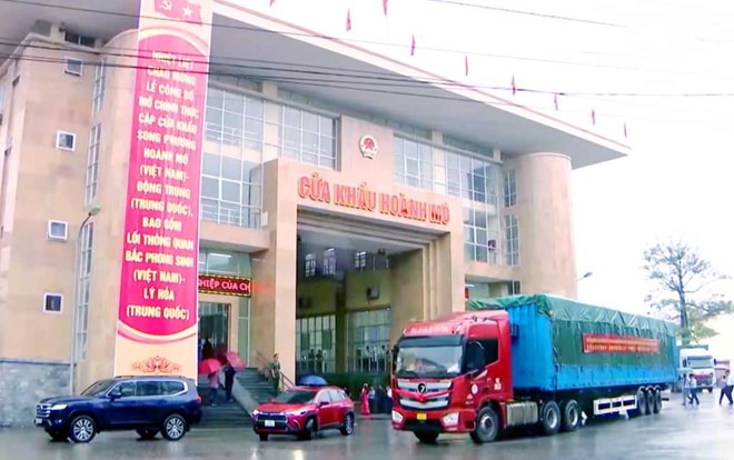 Du khách, cư dân biên giới được xuất nhập cảnh qua Bình Liêu